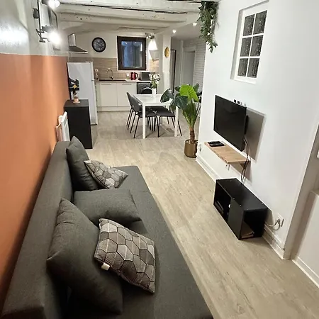 Apartment Bricks Stan